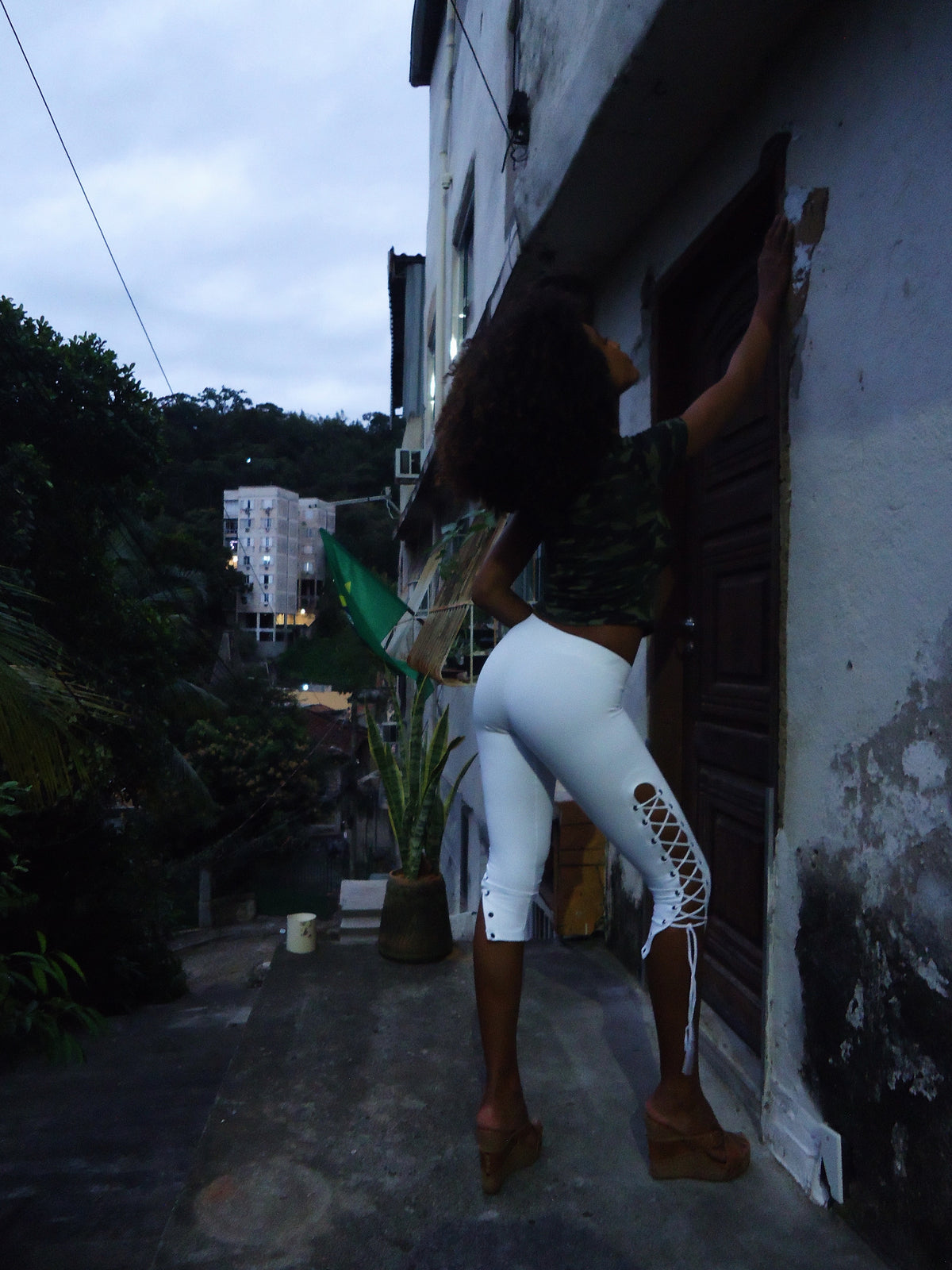CALÇA ILHÓS
